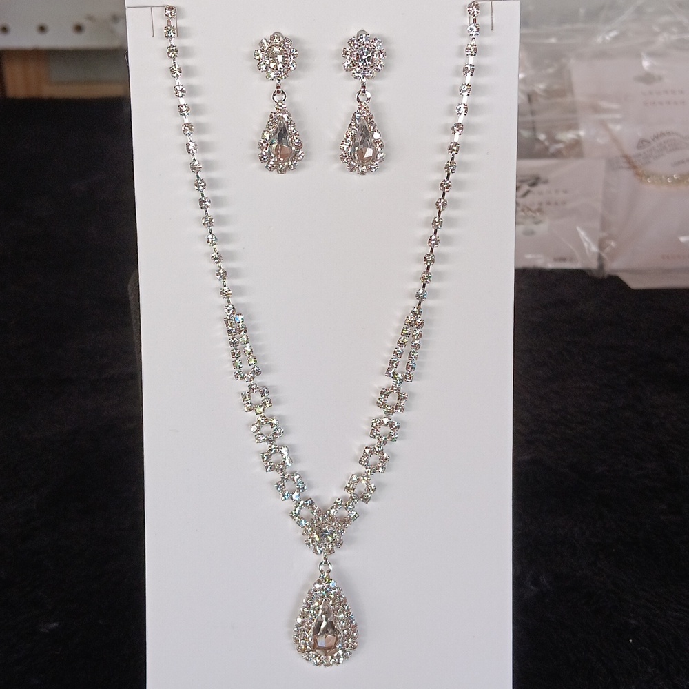 Caris, Earrings & Necklace